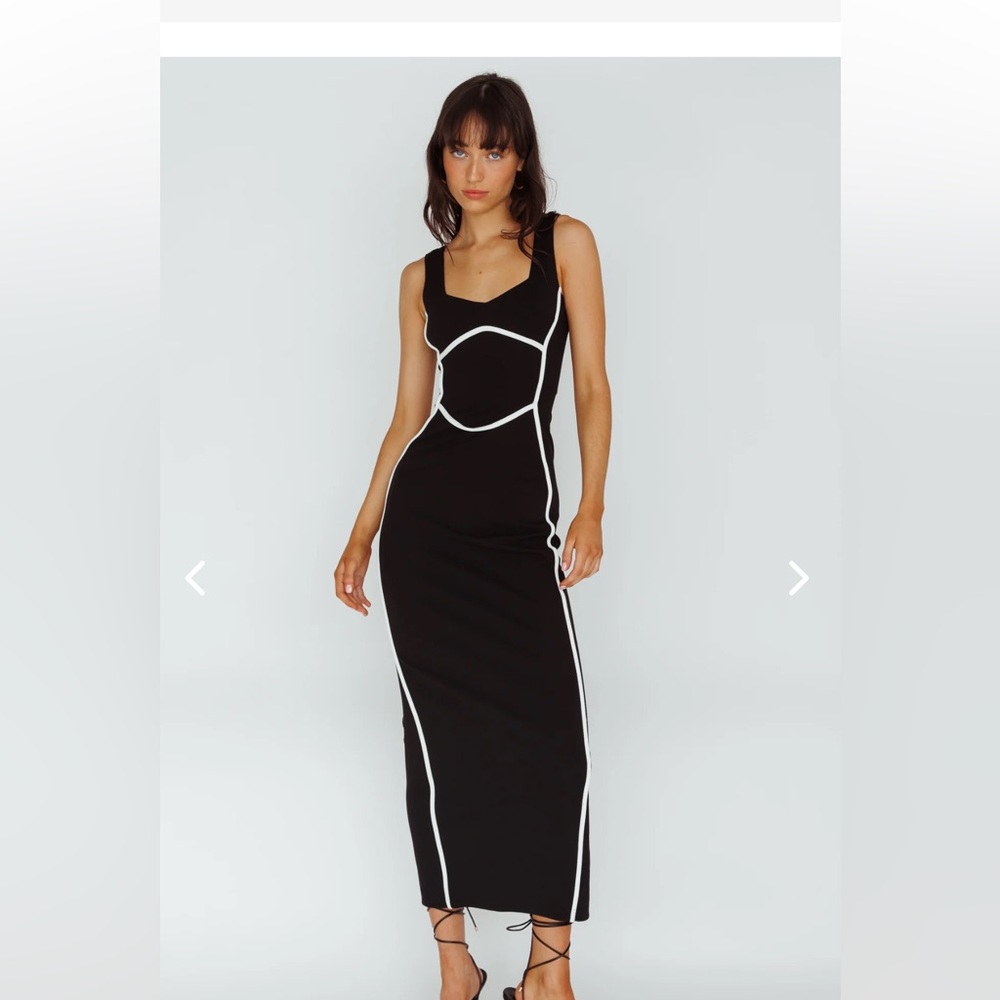 Selfie Leslie black dress